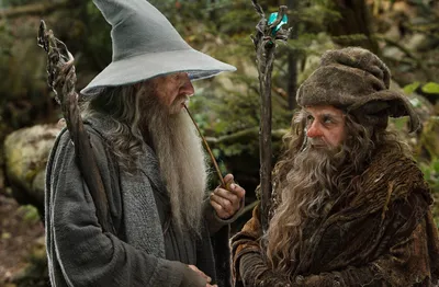 Ian Mckellen Gandalf Abstract Wallpaper 4K 1920x1257 Ian, Mckellen, As, Gandalf, Shares, A, Moment, With, Dwarf, Character, Scene, Hobbit, Gray, Ultrawide, Full HD