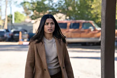 Golden Freida Wallpaper Abstract Wallpaper 4K 1920x1280 Freida, Pinto, Movie, Intrusion, Hd, Desktop, Wallpaper, White, Landscape, Full HD