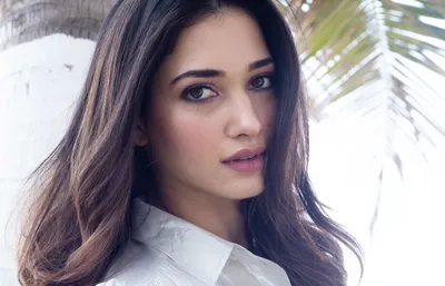 Sleek Brown Wallpaper Abstract Wallpaper 4K 2800x1800 Brown, Eyes, Face, Bollywood, Actress, Indian, Brunette, Celebrity, Tamannaah, Bhatia, Desktop, White, Gray, Ultrawide, QHD