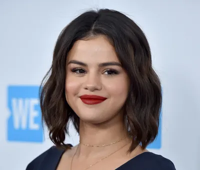 Crisp Short Wallpaper Abstract Wallpaper 4K 2000x1700 Short, Hair, Brunette, Brown, Eyes, Lipstick, Face, Actress, Singer, Music, Selena, Gomez, White, Square, Full HD