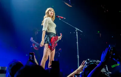 Taylor Swift Performing Live Stage Abstract Wallpaper 4K 3000x1909 Hd, Pc, Desktop, Wallpaper, Featuring, Taylor, Swift, Performing, Live, Stage, Microphone, Guitar, Brown, Ultrawide, QHD