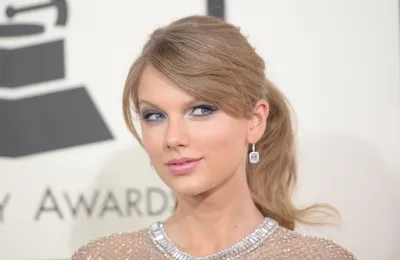 Taylor Swift Music Awards Abstract Wallpaper 4K 2000x1301 Hd, Desktop, Wallpaper, Featuring, Taylor, Swift, At, A, Music, Awards, Event, Showcasing, White, Ultrawide, Full HD