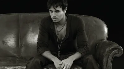Black White Enrique Black/Dark Wallpaper 4K 1920x1080 Black, And, White, Hd, Wallpaper, Of, Enrique, Iglesias, Sitting, Leather, Couch, Exuding, Gray, Ultrawide, Full HD