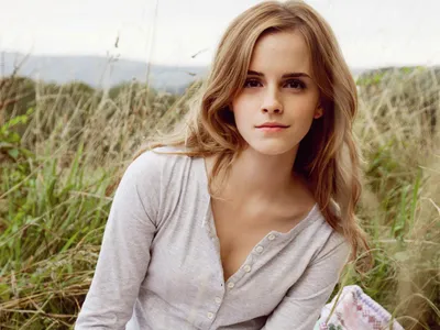 Serene Definition Wallpaper Nature Wallpaper 4K 1600x1200 A, High-definition, Desktop, Wallpaper, Featuring, Celebrity, Emma, Watson, Set, Against, Natural, Outdoor, White, Gray, Landscape