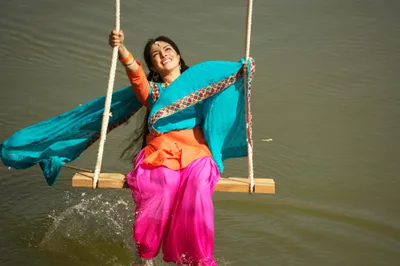Celebrity Priyanka Chopra Joyfully Abstract Wallpaper 4K 2048x1366 Hd, Desktop, Wallpaper, Of, Celebrity, Priyanka, Chopra, Joyfully, Swinging, Over, Water, Dressed, Pink, Yellow, Landscape, Full HD