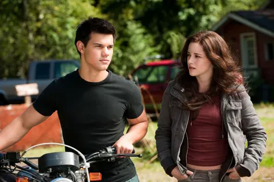 Serene Bella Wallpaper Cars Wallpaper 4K 3000x1996 Bella, Swan, And, Jacob, Black, From, The, Twilight, Saga), Eclipse, Walking, Beside, White, Gray, Ultrawide, QHD