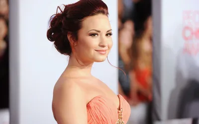 Vivid Demi Wallpaper Abstract Wallpaper 4K 2880x1800 Demi, Lovato, Smiles, In, Elegant, Attire, Captured, At, Glamorous, Event, Adds, Vibrant, White, Ultrawide, QHD
