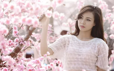 Golden Brunette Wallpaper Abstract Wallpaper 4K 1920x1200 A, Brunette, Woman, With, Long, Hair, And, Brown, Eyes, Stands, Among, Blooming, White, Ultrawide, Full HD