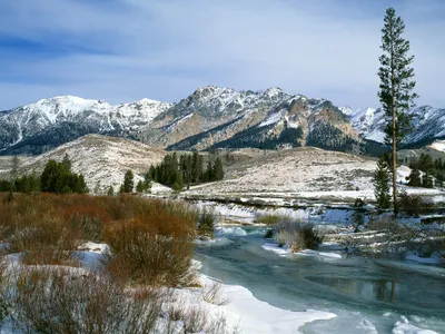 Serene Winter Landscape Nature Wallpaper 4K 1600x1200 A, Serene, Winter, Landscape, Featuring, Snow-capped, Mountains, Winding, Icy, River, Meadows, Creating, White