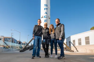 Bold Inspiration4 Wallpaper Space Wallpaper 4K 2048x1365 Inspiration4, Mission, Crew, Posing, In, Front, Of, The, Spacex, Logo, Providing, Motivation, Green, Pink, White, Ultrawide, Full HD