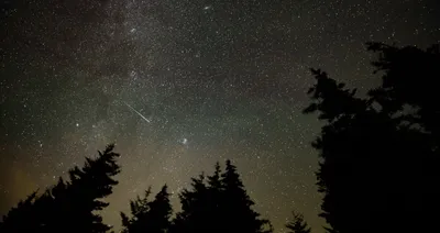 Second Exposure Meteor Streaks Nature Wallpaper 4K 5567x2958 Ultrawide, 4k