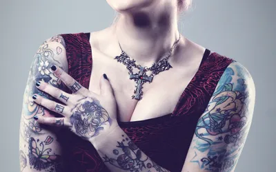 Bright Woman Wallpaper Abstract Wallpaper 4K 1920x1200 A, Woman, With, Numerous, Colorful, Tattoos, On, Her, Arms, Hands, Poses, Confidence, Gray, Ultrawide, Full HD