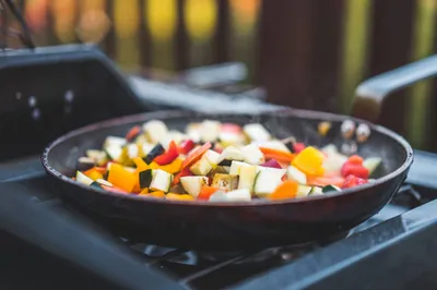 Frying Vegetables Pan Fry Abstract Wallpaper 4K 2208x1471 Full HD, Ultrawide