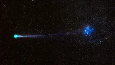 Bright Green Comet Streaking Deep Wallpaper 4K, Space category