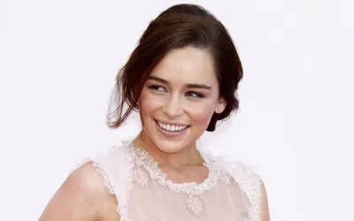 Moody Emilia Wallpaper Abstract Wallpaper 4K 2560x1600 Emilia, Clarke, Smiles, Gracefully, In, A, Delicate, Light-colored, Dress, Captured, Vibrant, Desktop, White, Ultrawide, QHD