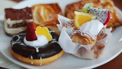 Anime Wallpaper 1918x1078 Abstract Wallpaper 4K 1918x1078 Food, Close-up, Chocolate-glazed, Ultrawide