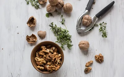 Close Whole Cracked Walnuts Nutcracker Abstract Wallpaper 4K 2878x1798 Close-up, Ultrawide, QHD