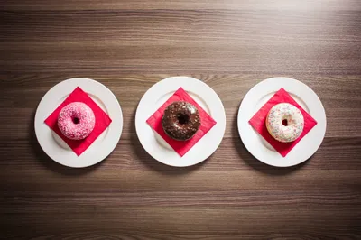 Three Sweet Donuts Abstract Wallpaper 4K 2208x1471 Full HD, Ultrawide