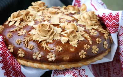 Beautifully Decorated Round Loaf Bread Abstract Wallpaper 4K 2558x1598 Loaf, Full HD, Ultrawide