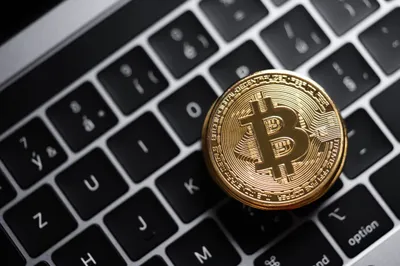 Golden Bitcoin Macbook Abstract Wallpaper 4K 2208x1471 Full HD, Ultrawide