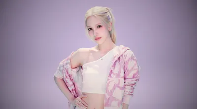 Blonde Pop Singer Abstract Wallpaper 4K 5502x3070 K-pop, Ultrawide, 4k