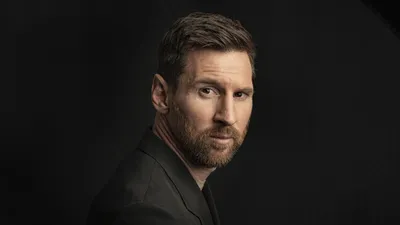 Lionel Messi King Football Animals Wallpaper 4K 4252x2392 Gray, Brown