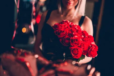 Young Woman Holding Bouquet Red Black/Dark Wallpaper 4K 2208x1471 Full HD, Ultrawide