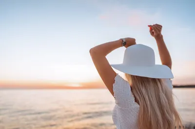 Woman Dancing Enjoying Nature Wallpaper 4K 2208x1471 Full HD, Ultrawide