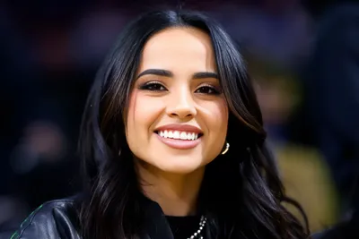 Close Portrait Smiling American Singer Black/Dark Wallpaper 4K 3160x2106 Close-up, Hair, Music-themed, Quad, Ultrawide, QHD