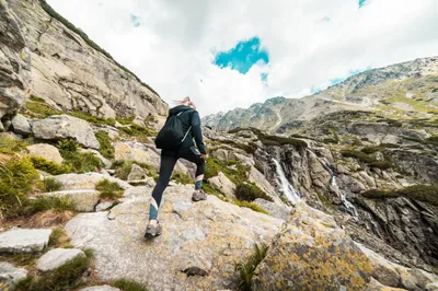 Young Fit Woman Hiking Nature Wallpaper 4K 2208x1471 Full HD, Ultrawide