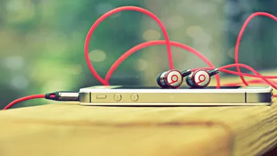 Dreamy Close Wallpaper Technology Wallpaper 4K 2560x1440 Hd, Desktop, Wallpaper, Featuring, A, Close-up, Of, An, Iphone, Red, Beats, Earphones, Pink, Orange, White, Ultrawide, QHD