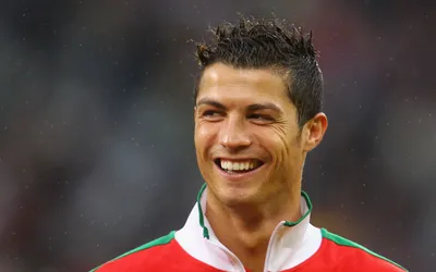 Bright Smiling Wallpaper Abstract Wallpaper 4K 2560x1600 Hd, Desktop, Wallpaper, Featuring, A, Smiling, Cristiano, Ronaldo, Green, Red, Sports, Kit, Gray, Ultrawide, QHD