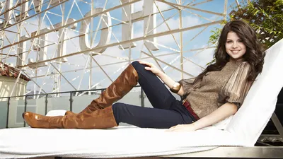 Serene Selena Wallpaper World Wallpaper 4K 1920x1080 Selena, Gomez, Poses, Casually, In, Stylish, Attire, Against, Backdrop, City, Sign, Creating, White, Ultrawide, Full HD