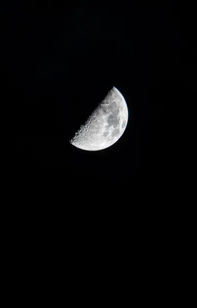 First Quarter Moon Close Wallpaper 4K, Space category