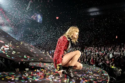 Sleek Taylor Wallpaper Abstract Wallpaper 4K 1800x1200 Hd, Pc, Desktop, Wallpaper, Of, Taylor, Swift, Performing, Stage, Surrounded, Colorful, Confetti, Orange, Brown, Purple, Landscape
