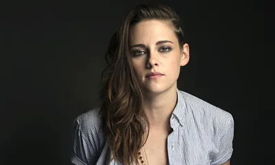 Dark Celebrity Wallpaper Black/Dark Wallpaper 4K 1750x1050 A, Striking, Hd, Desktop, Wallpaper, Featuring, Celebrity, Kristen, Stewart, Showcasing, Her, Captivating, White, Gray, Ultrawide