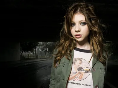 Celebrity Michelle Trachtenberg Abstract Wallpaper 4K 1600x1200 Celebrity, Michelle, Trachtenberg, Hd, Desktop, Wallpaper, Background, White, Landscape