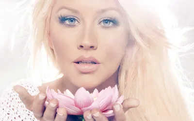 Sleek Close Wallpaper Nature Wallpaper 4K 1920x1200 Hd, Pc, Desktop, Wallpaper:, Featuring, A, Close-up, Of, Christina, Aguilera, Holding, Pink, White, Ultrawide, Full HD