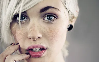 Close Woman Short Platinum Abstract Wallpaper 4K 1920x1200 A, Close-up, Of, Woman, With, Short, Platinum, Blonde, Hair, Striking, Green, Eyes, Gray, White, Ultrawide, Full HD