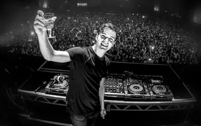 Black White Martin Garrix Performing Black/Dark Wallpaper 4K 2880x1800 Black, And, White, Hd, Desktop, Wallpaper:, Of, Martin, Garrix, Performing, Stage, Raising, Gray, Ultrawide, QHD
