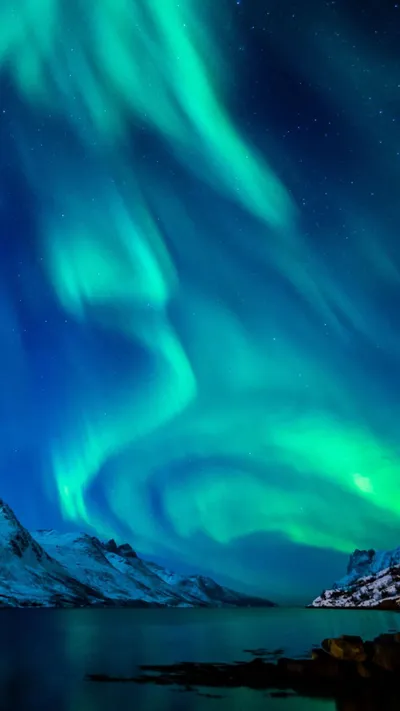 Sleek Aurora Wallpaper Wallpaper 4K, Space category