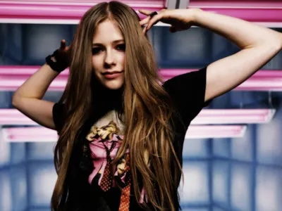 Misty Avril Wallpaper Abstract Wallpaper 4K 2560x1920 Hd, Pc, Desktop, Wallpaper, Featuring, Avril, Lavigne, Posing, Long, Hair, Music-themed, Setting, White, Gray, Landscape, QHD