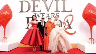 Moody Quad Wallpaper Abstract Wallpaper 4K 2560x1440 2k, Quad, Hd, Desktop, Wallpaper, Red-carpet, Portrait, Of, Devil, Wears, Prada, Principal, White, Ultrawide, QHD