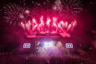 Dark Vibrant Wallpaper Abstract Wallpaper 4K 3000x2000 A, Vibrant, Hd, Desktop, Wallpaper, And, Background, Featuring, Martin, Garrix, Performing, Music, Red, Landscape, QHD