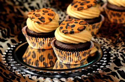 Close Chocolate Cupcakes Animals Wallpaper 4K 2000x1320 Hd, Pc, Desktop, Wallpaper, Featuring, Close-up, Of, Chocolate, Cupcakes, Leopard, Print, Decorations, Orange, Black, Ultrawide, Full HD