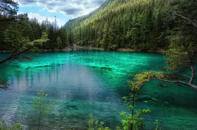 Vivid Serene Lake Nature Wallpaper 4K 2048x1354