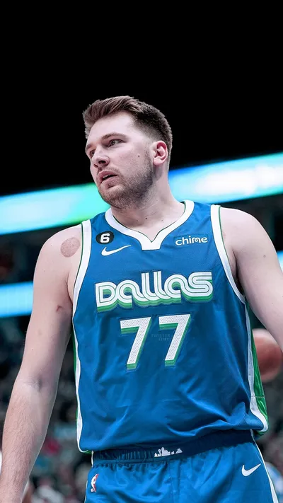 Best Luka Doncic Christmas Abstract Wallpaper 4K 1080x1920 White, Gray