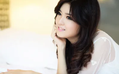 Woman White Attire Smiling While Abstract Wallpaper 4K 2880x1800 Hd, Desktop, Wallpaper:, Featuring, A, Woman, In, White, Attire, Smiling, While, Resting, Ultrawide, QHD