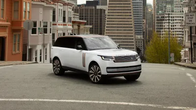 Crisp White Wallpaper World Wallpaper 4K 3840x2160 Hd, Wallpaper, Featuring, A, White, Range, Rover, P530, Lwb, Parked, City, Street, Gray, Ultrawide, 4k