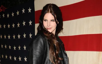 Golden Lana Wallpaper Abstract Wallpaper 4K 2040x1282 Hd, Pc, Desktop, Wallpaper, Featuring, Lana, Del, Rey, Posing, Confidently, Front, American, Gray, Red, Ultrawide, Full HD